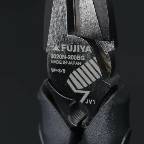フジ矢 偏芯パワーペンチ（黒金）バリ取り機能付き 200mm　3020N-200BG