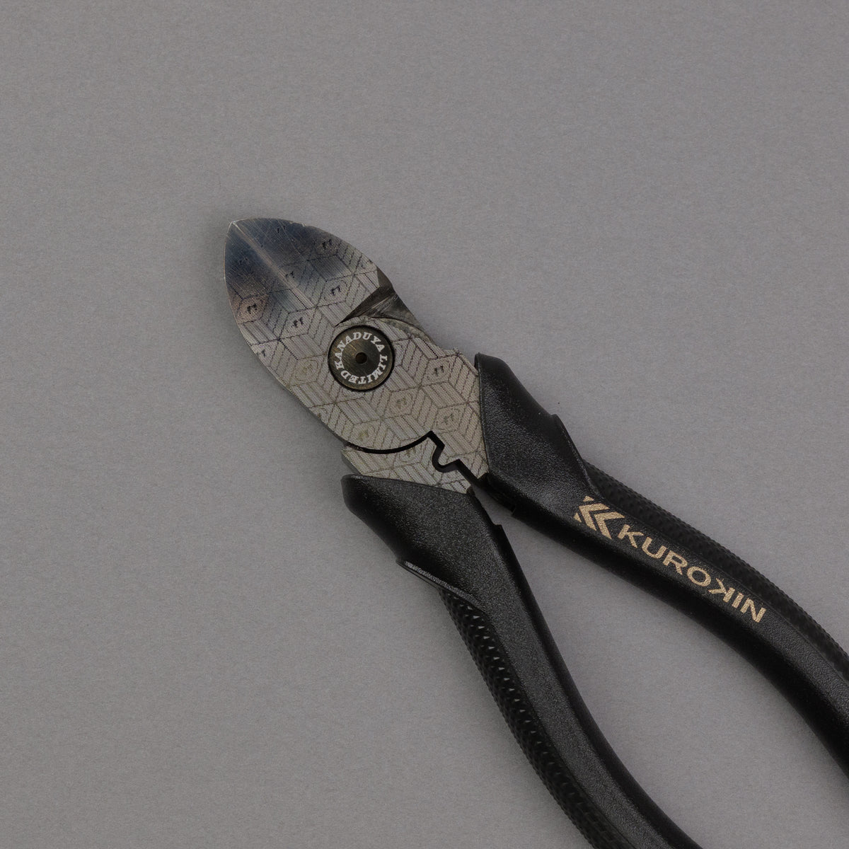 フジ矢 電工名人偏芯薄刃ニッパ（黒金）175mm 7700N-175BG【金津屋商店オリジナルデザイン：亀甲網代】-