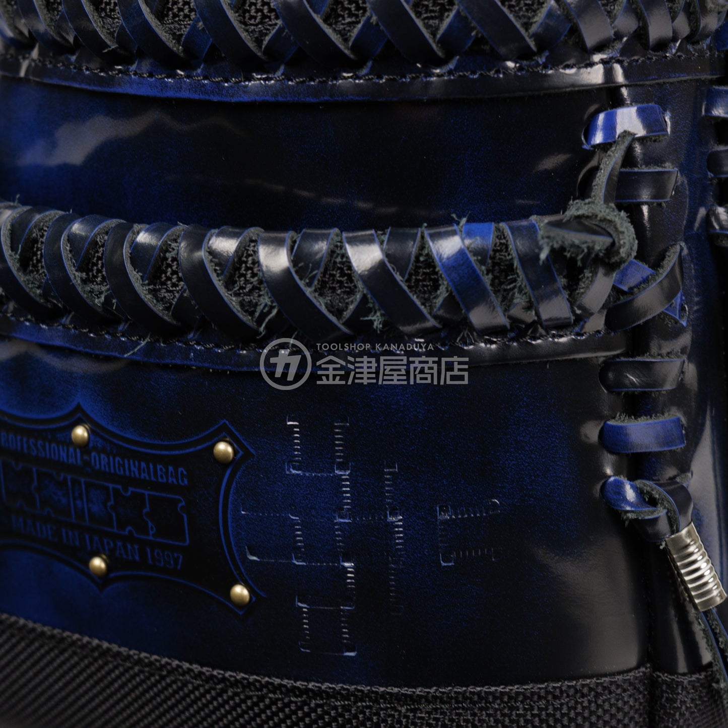 ニックス(KNICKS) アドバンガラス革3段腰袋 底・縁補強タイプ ADV-301DDX-BL 追加カスタム ガラス革紐W巻3段+ガラス革紐サイド巻+カービング6箇所+スタッズ6点打ち-