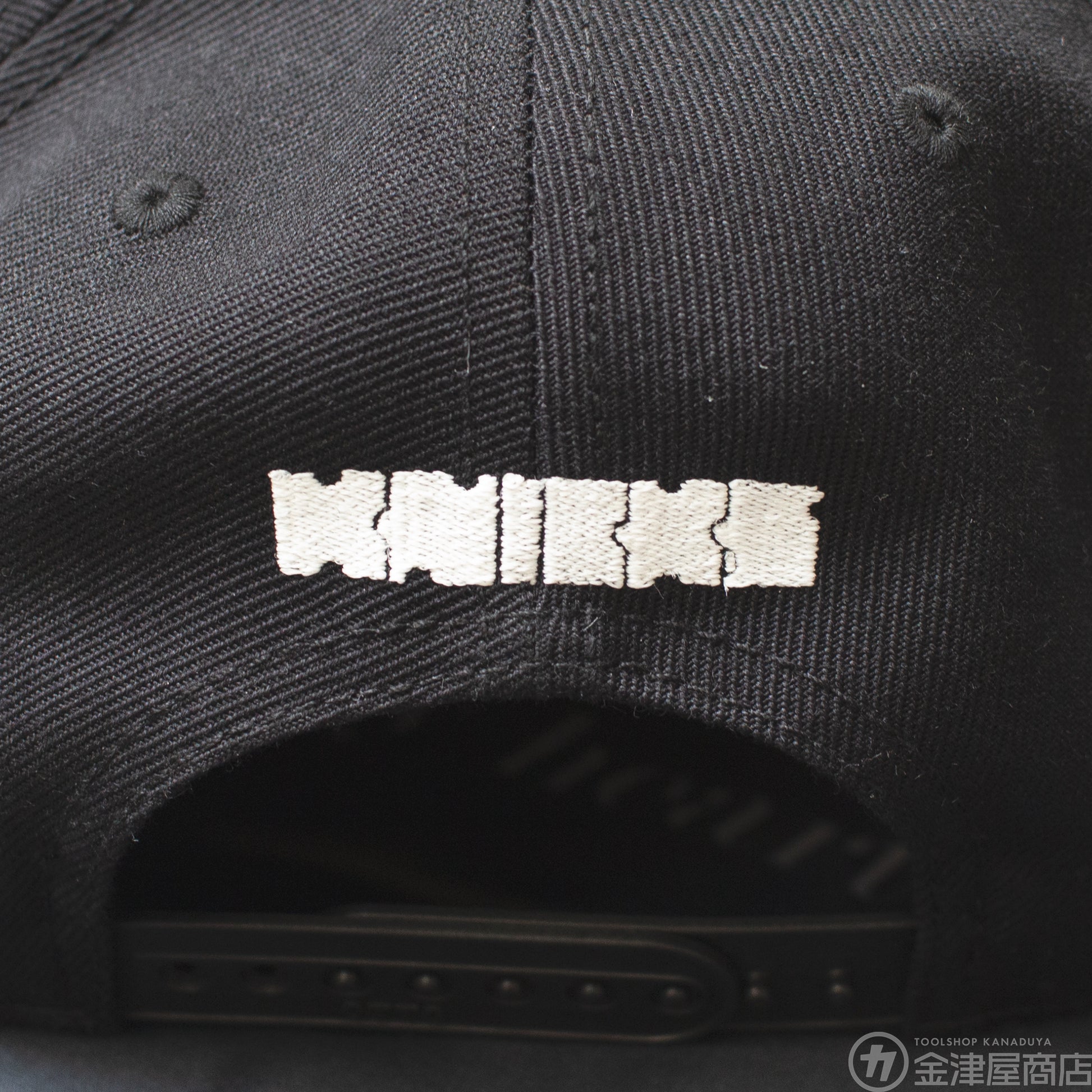 【予約注文】ニックス(KNICKS) オフィシャルショップ限定キャップ ツバ湾曲タイプ 白刺繍-